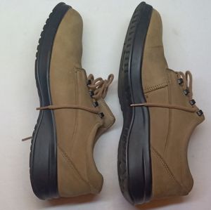 G.H. BASS & Co 7½ M Nubuck Tan Suede Leather